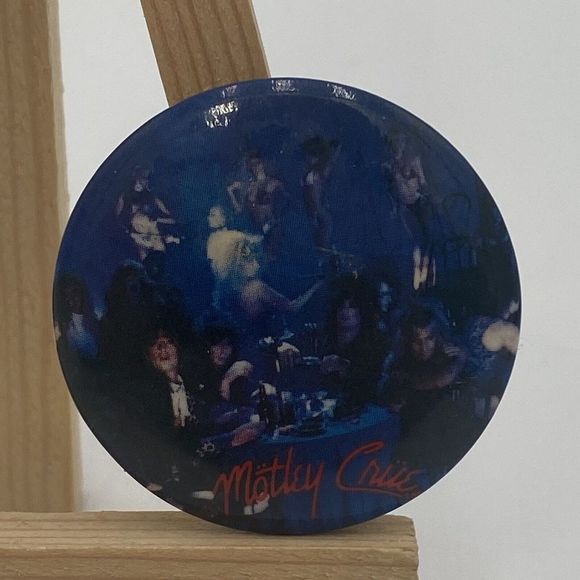 MOTLEY CRUE pin Vintage 80s band pin Pinback Button Badge 1987 - Picture 2 of 6